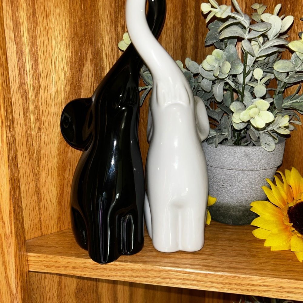 Vaudagio Loving Pair of Elephants in Black and White